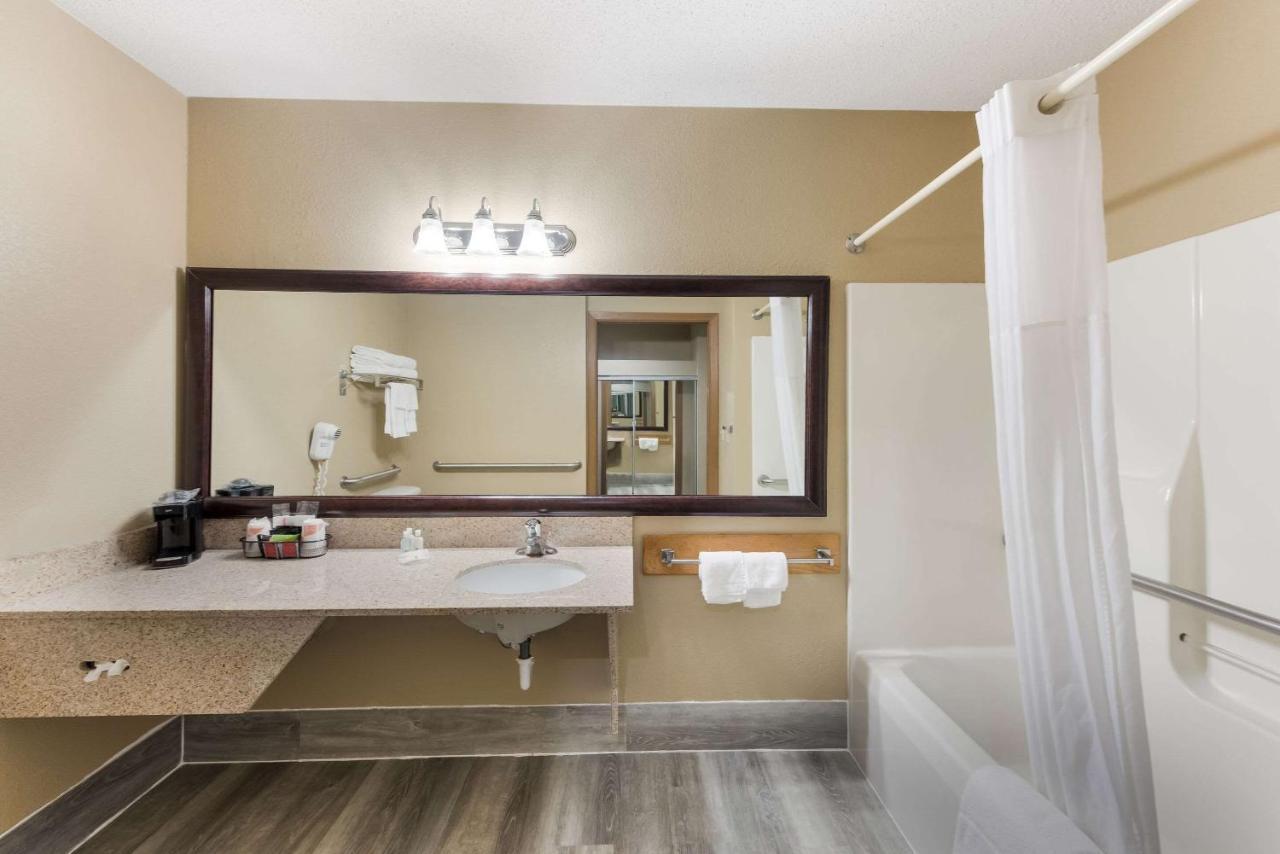 Quality Inn Upper Sandusky Exterior photo