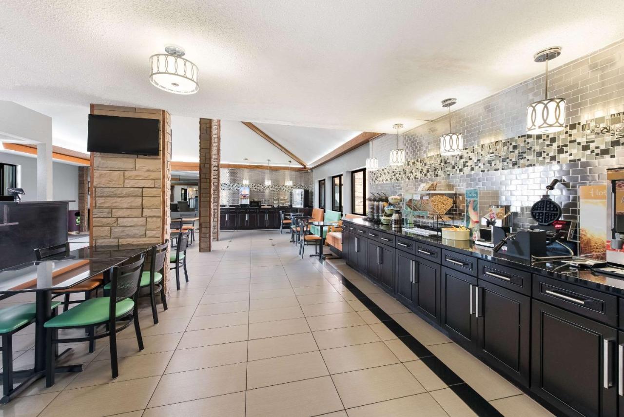 Quality Inn Upper Sandusky Exterior photo