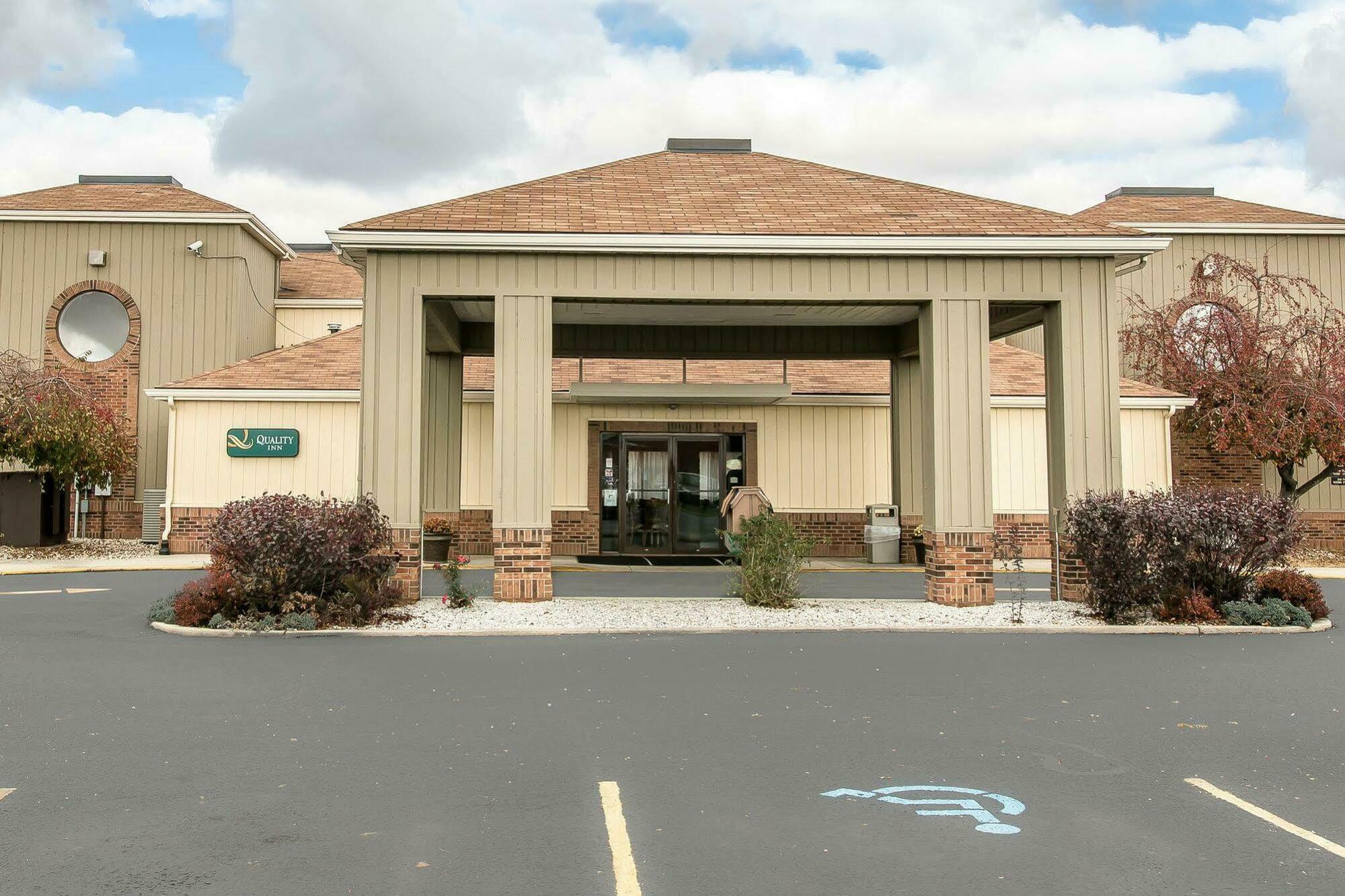 Quality Inn Upper Sandusky Exterior photo